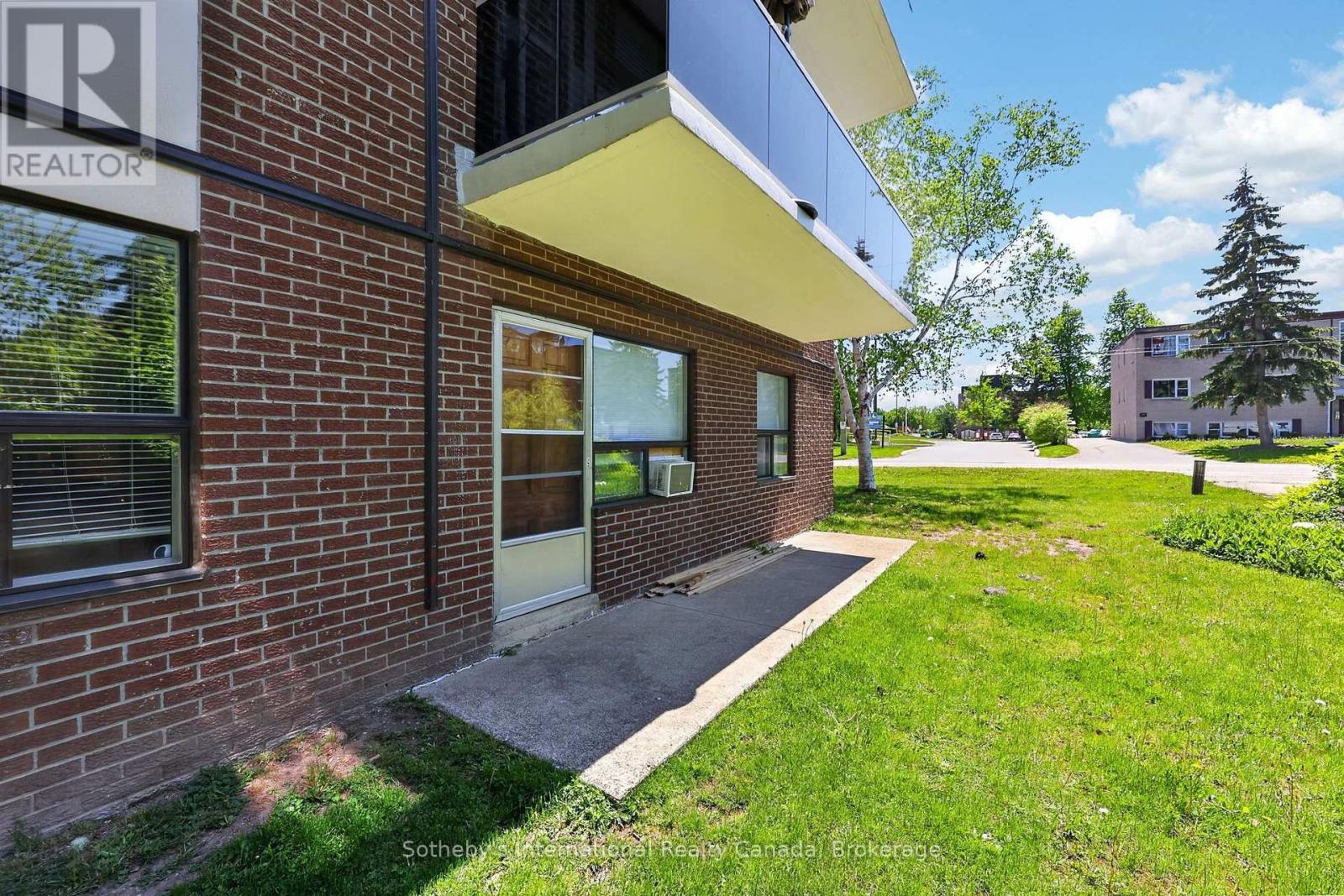 #101 173 EIGHTH STREET - 27