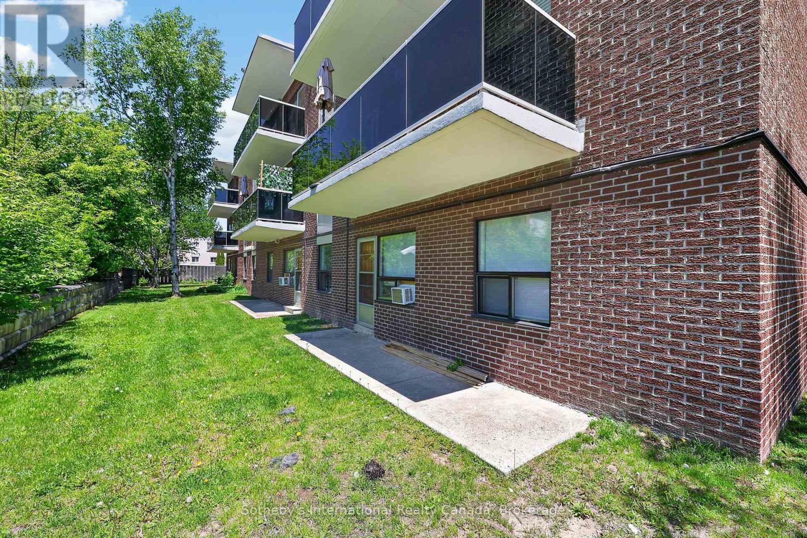 #101 173 EIGHTH STREET - 28