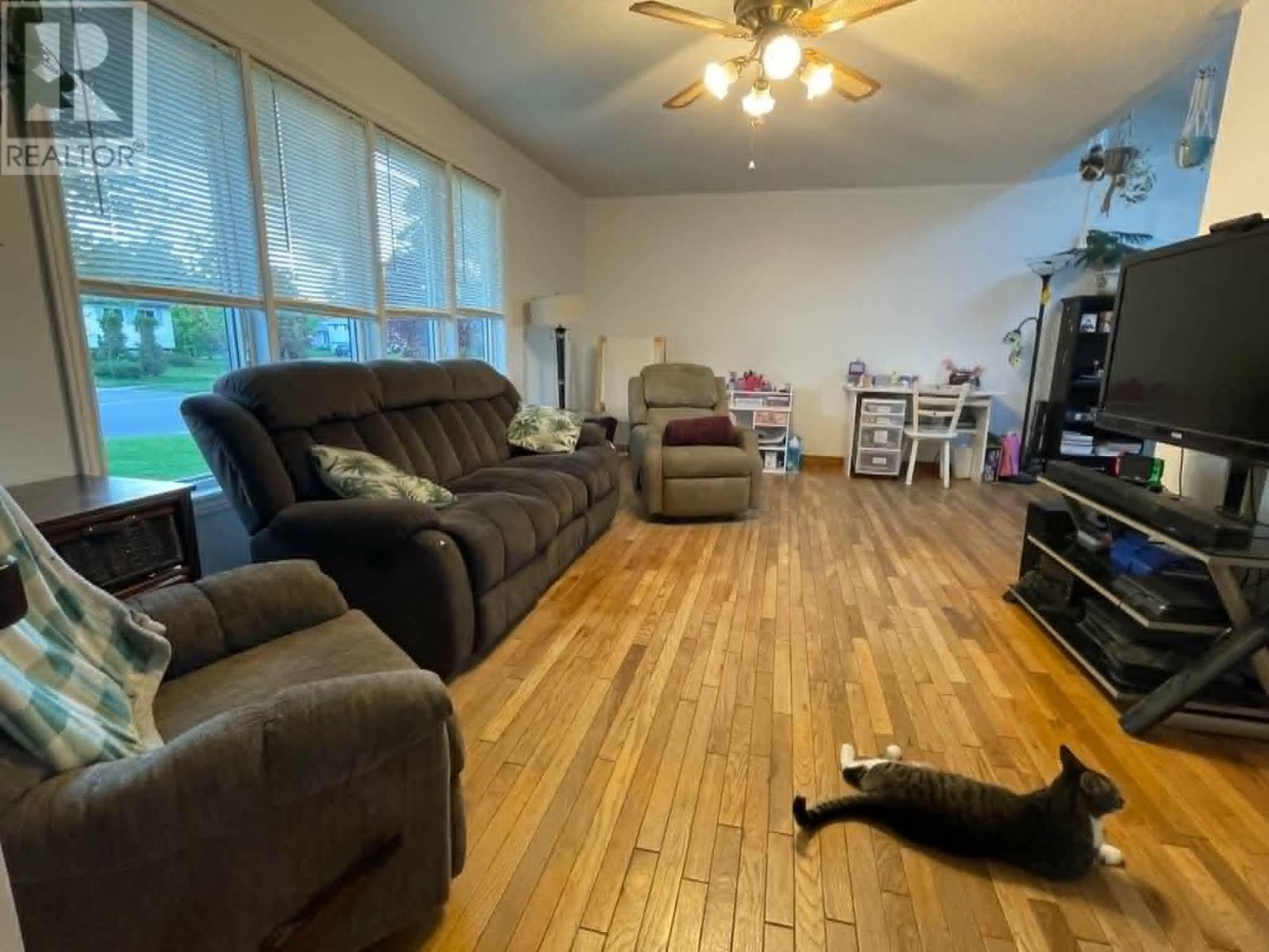 132 Parkland CRES - 2