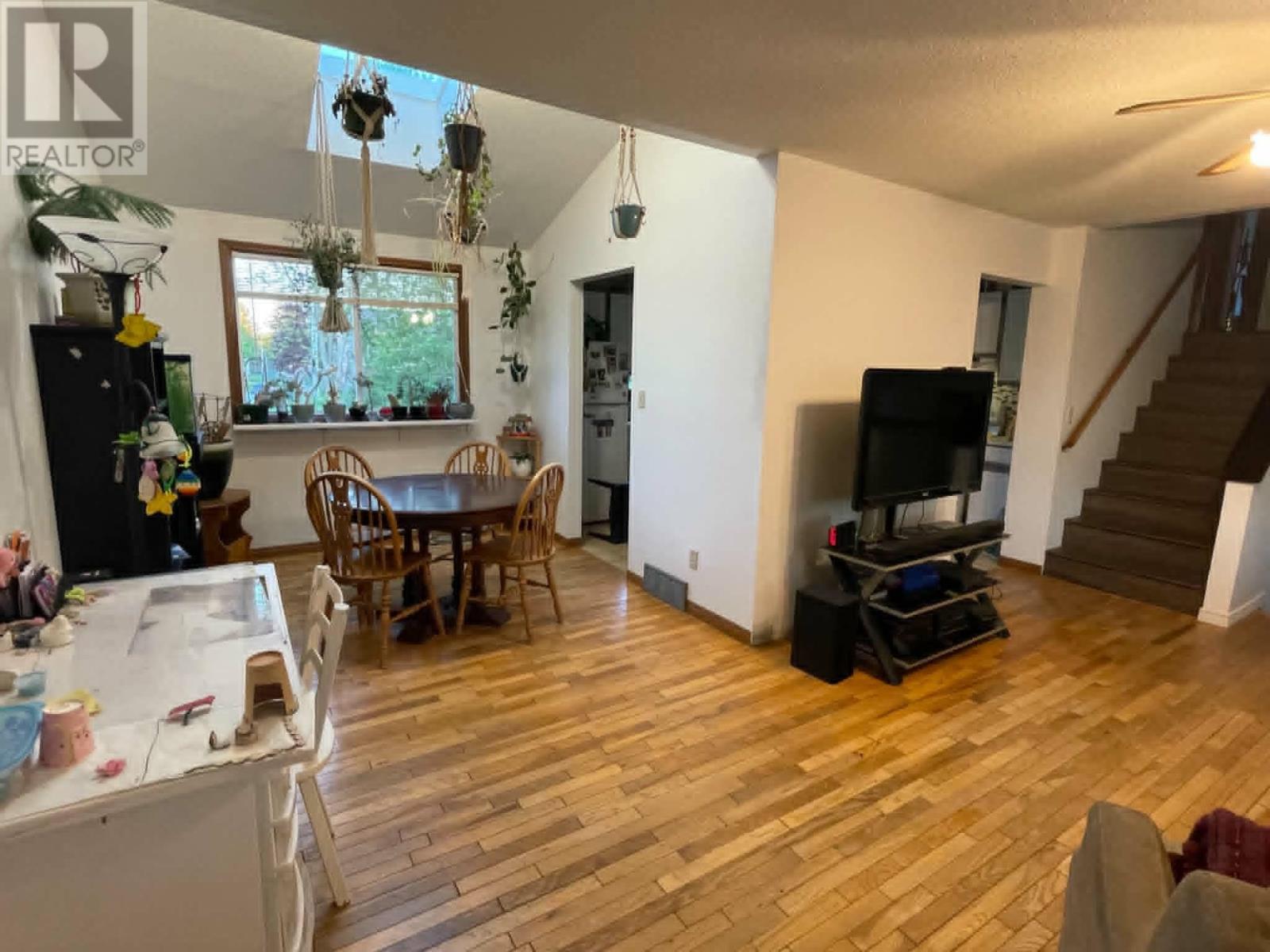 132 Parkland CRES - 4