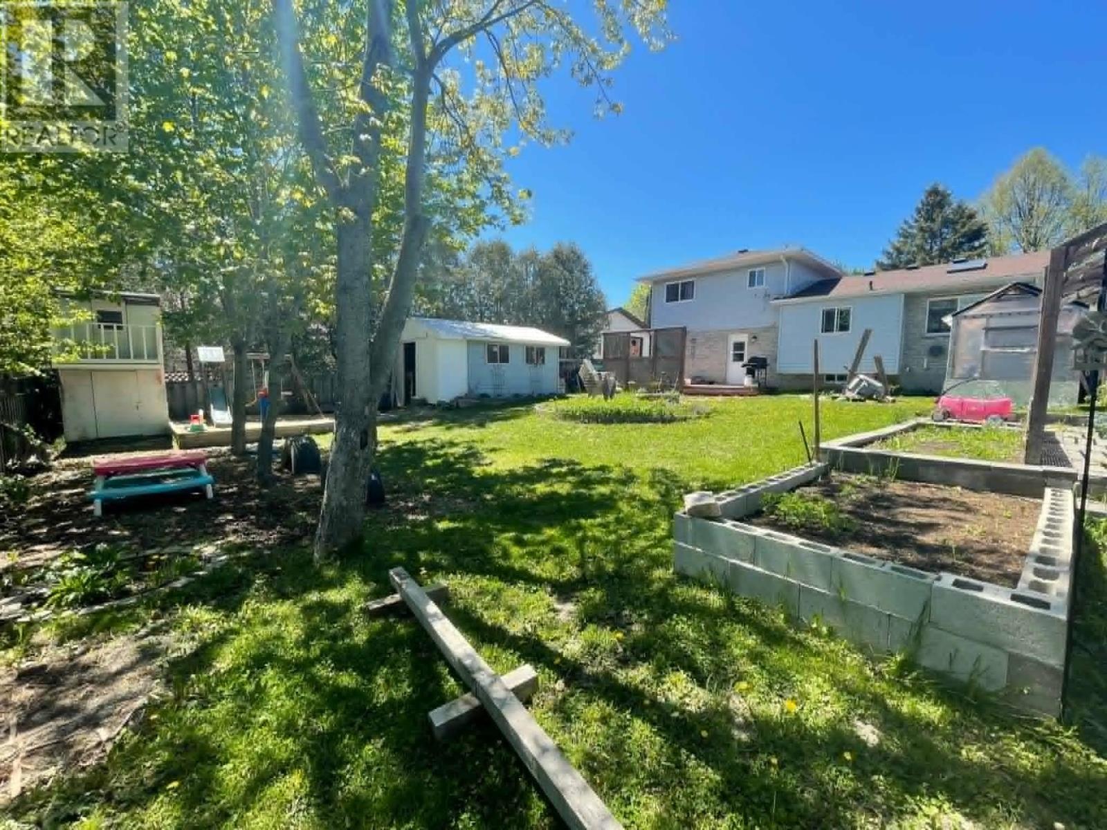 132 Parkland CRES - 32