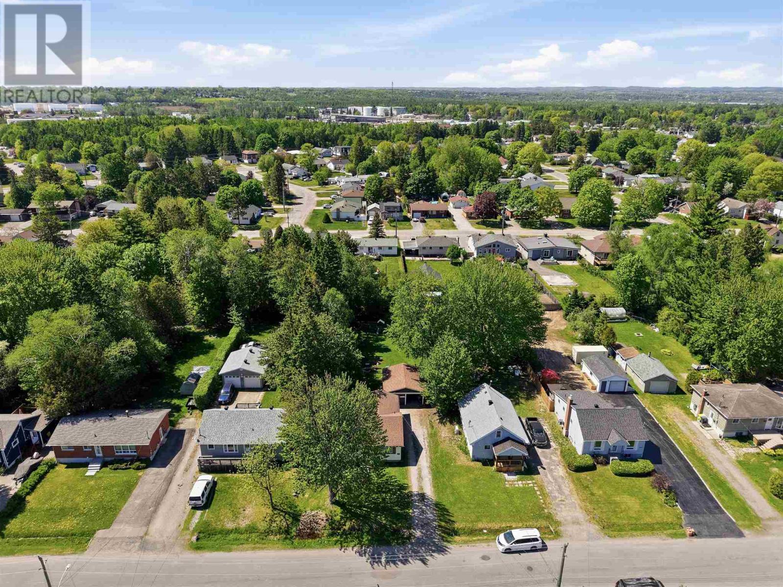 104 Eastern AVE - 32