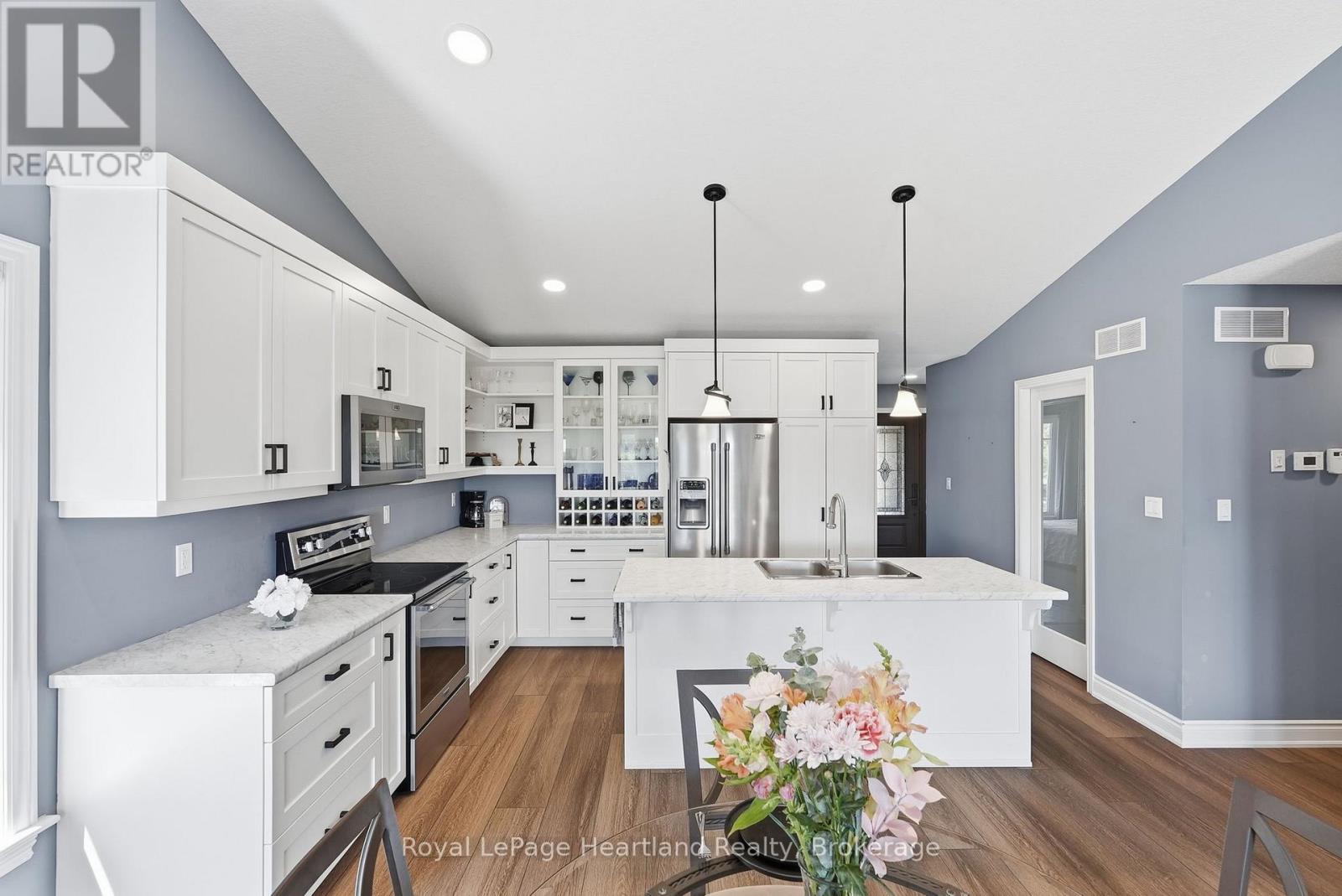 10 MINTO STREET S - 12
