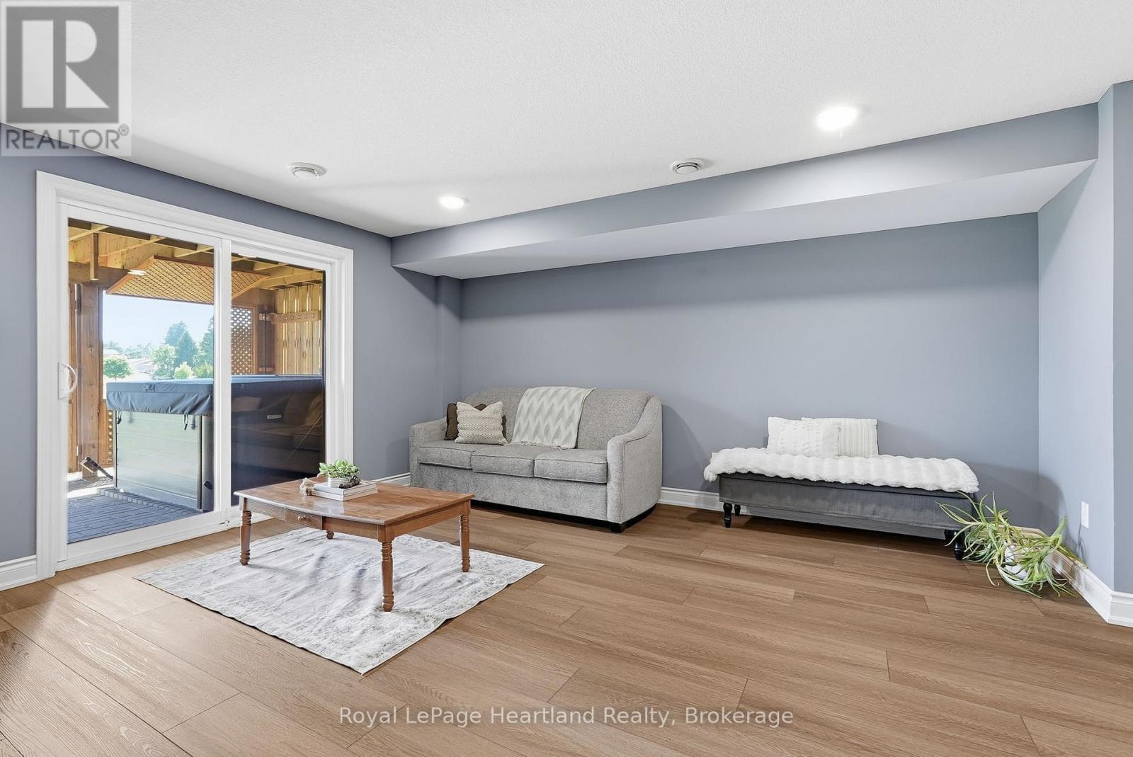10 MINTO STREET S - 23