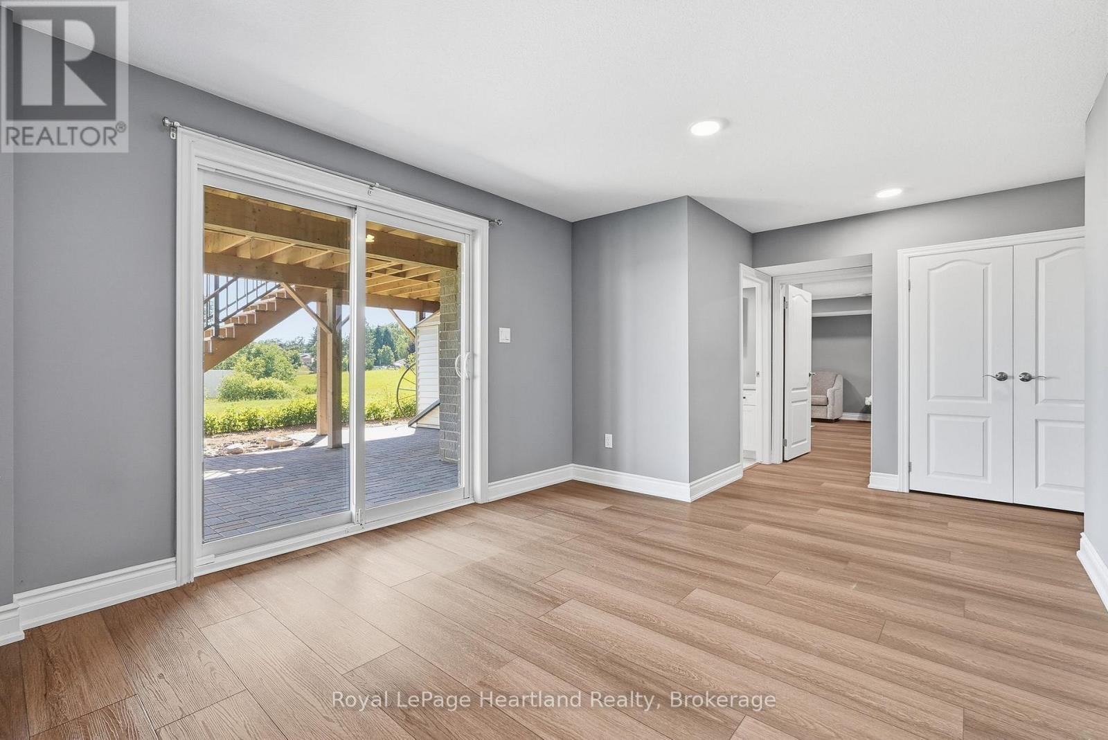 10 MINTO STREET S - 32