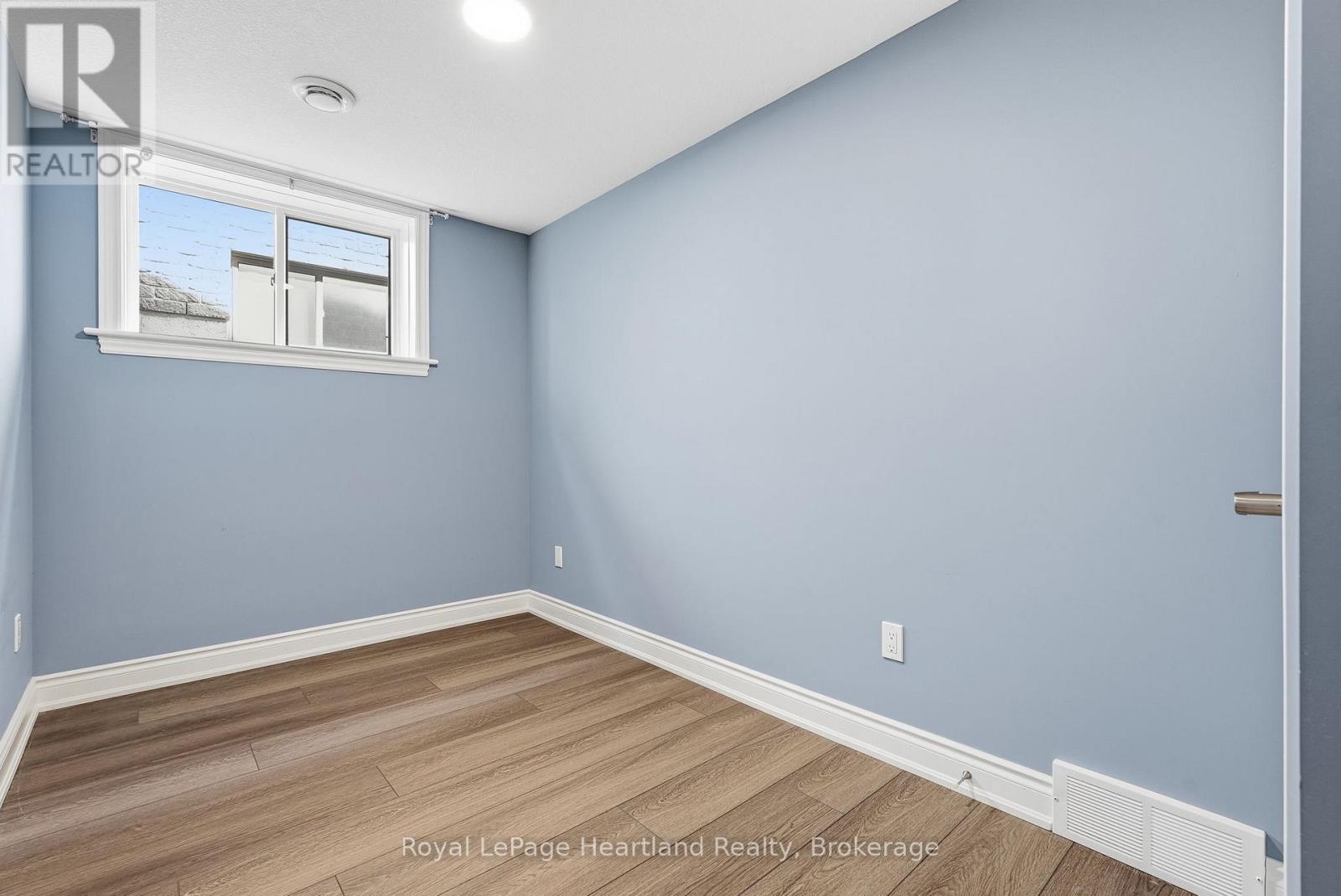 10 MINTO STREET S - 34