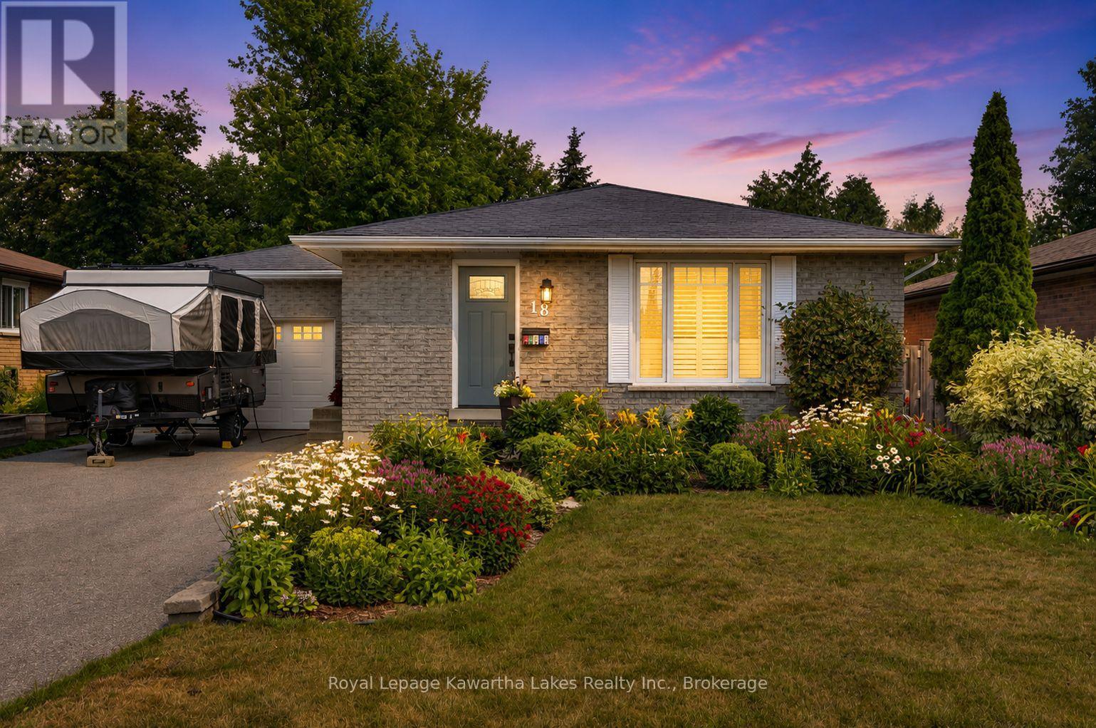 18 MADILL CRESCENT - 1