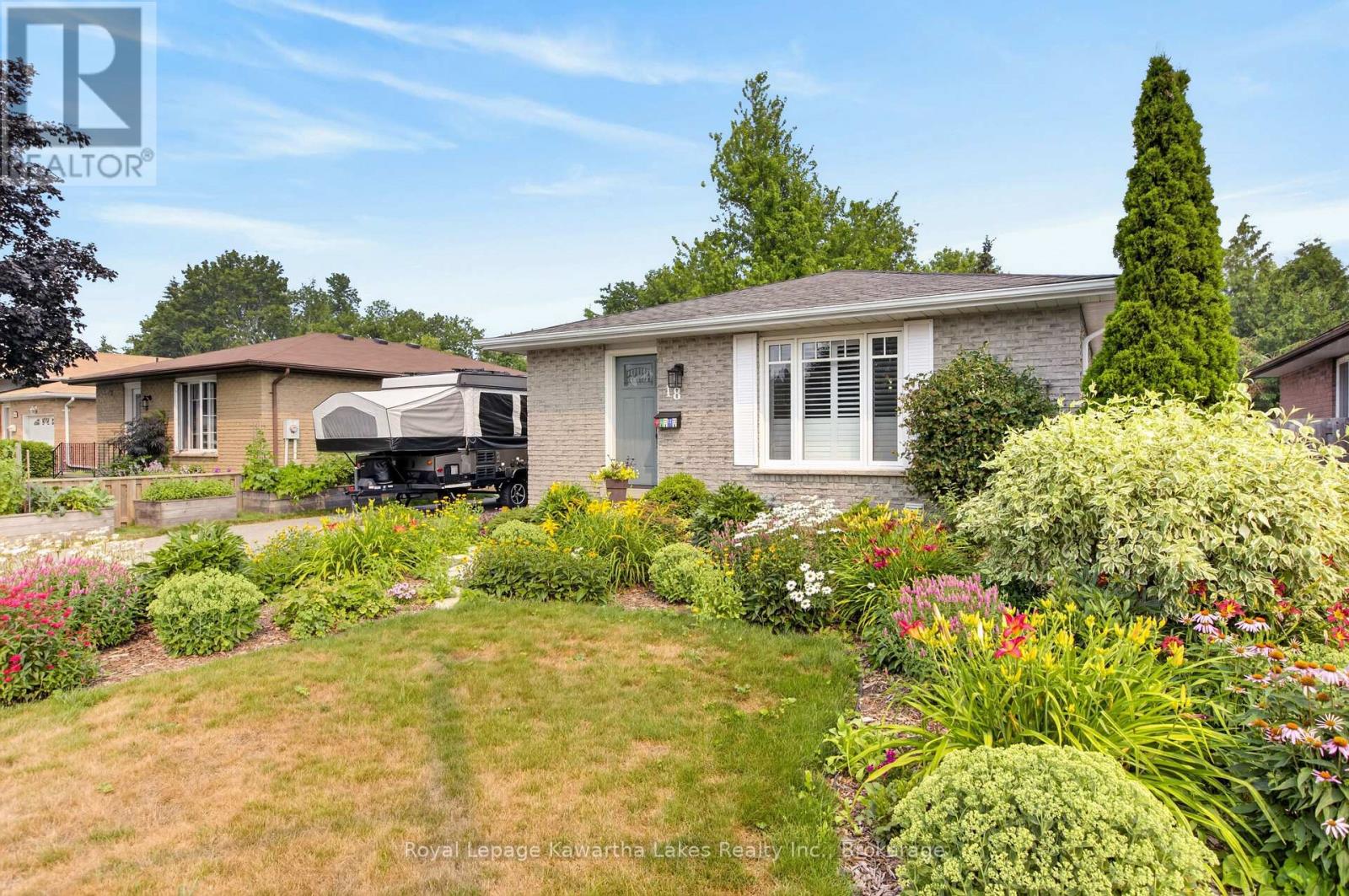 18 MADILL CRESCENT - 2