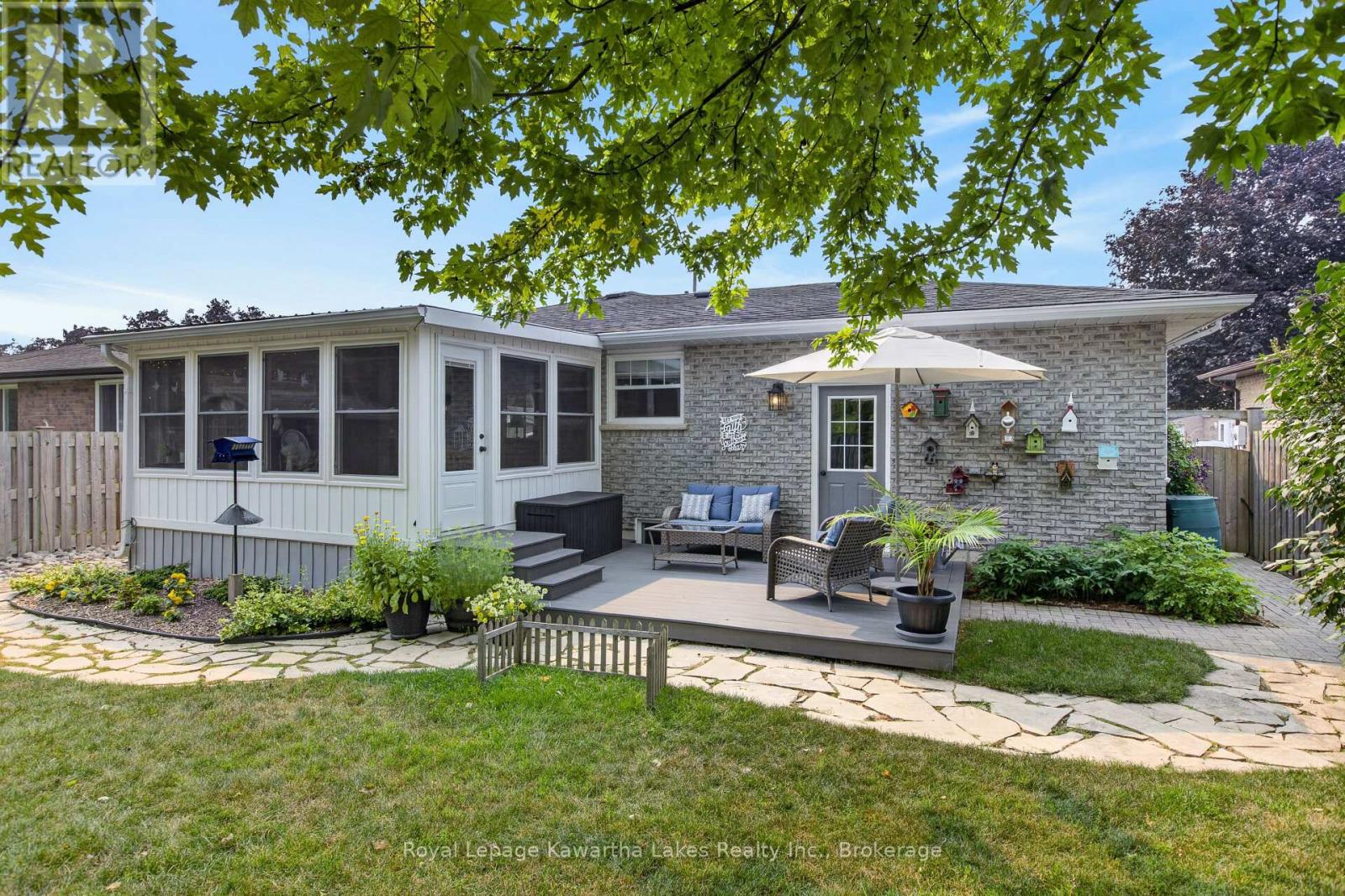 18 MADILL CRESCENT - 35