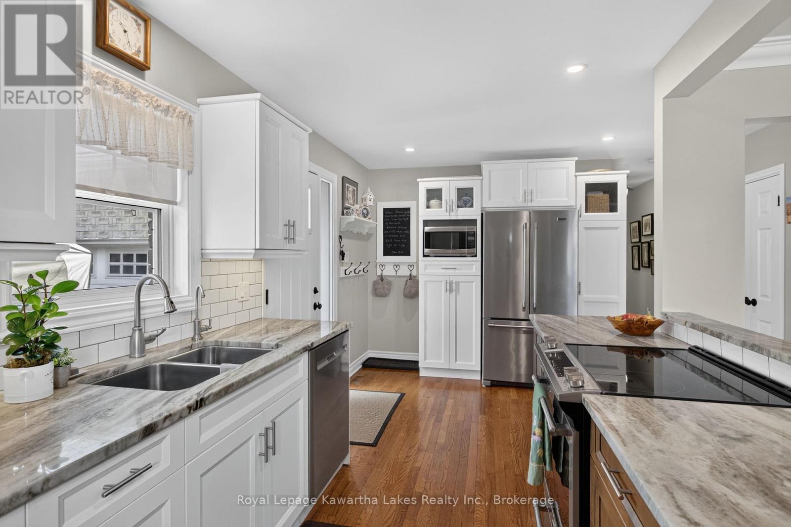 18 MADILL CRESCENT - 8