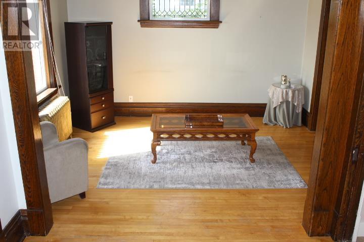 310 Algoma ST N - 14