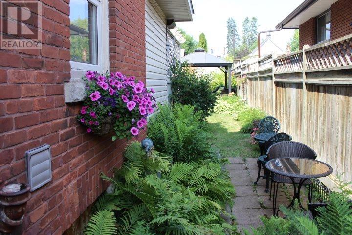310 Algoma ST N - 38