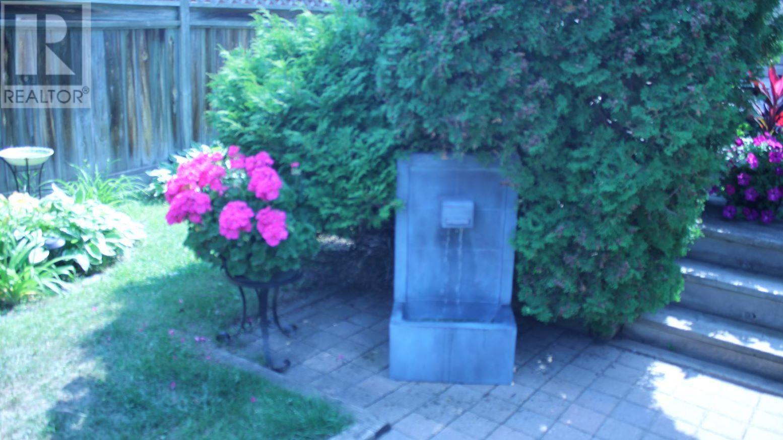 310 Algoma ST N - 37