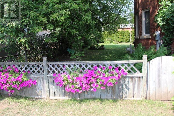 310 Algoma ST N - 40