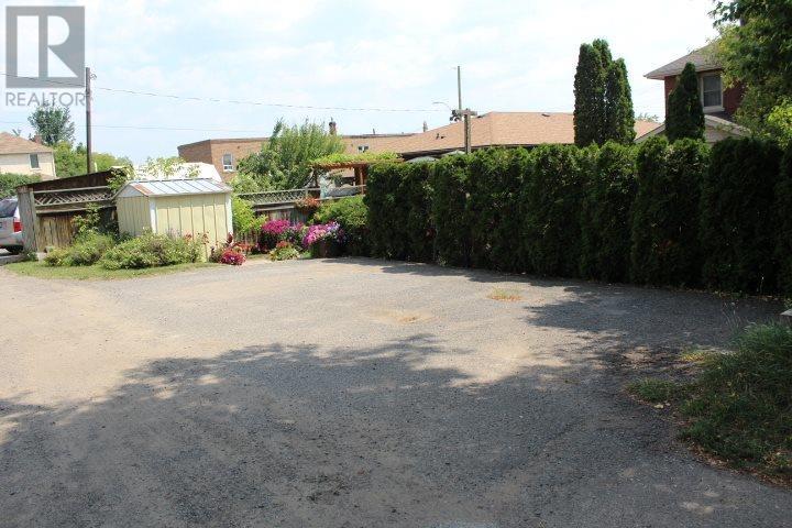310 Algoma ST N - 43