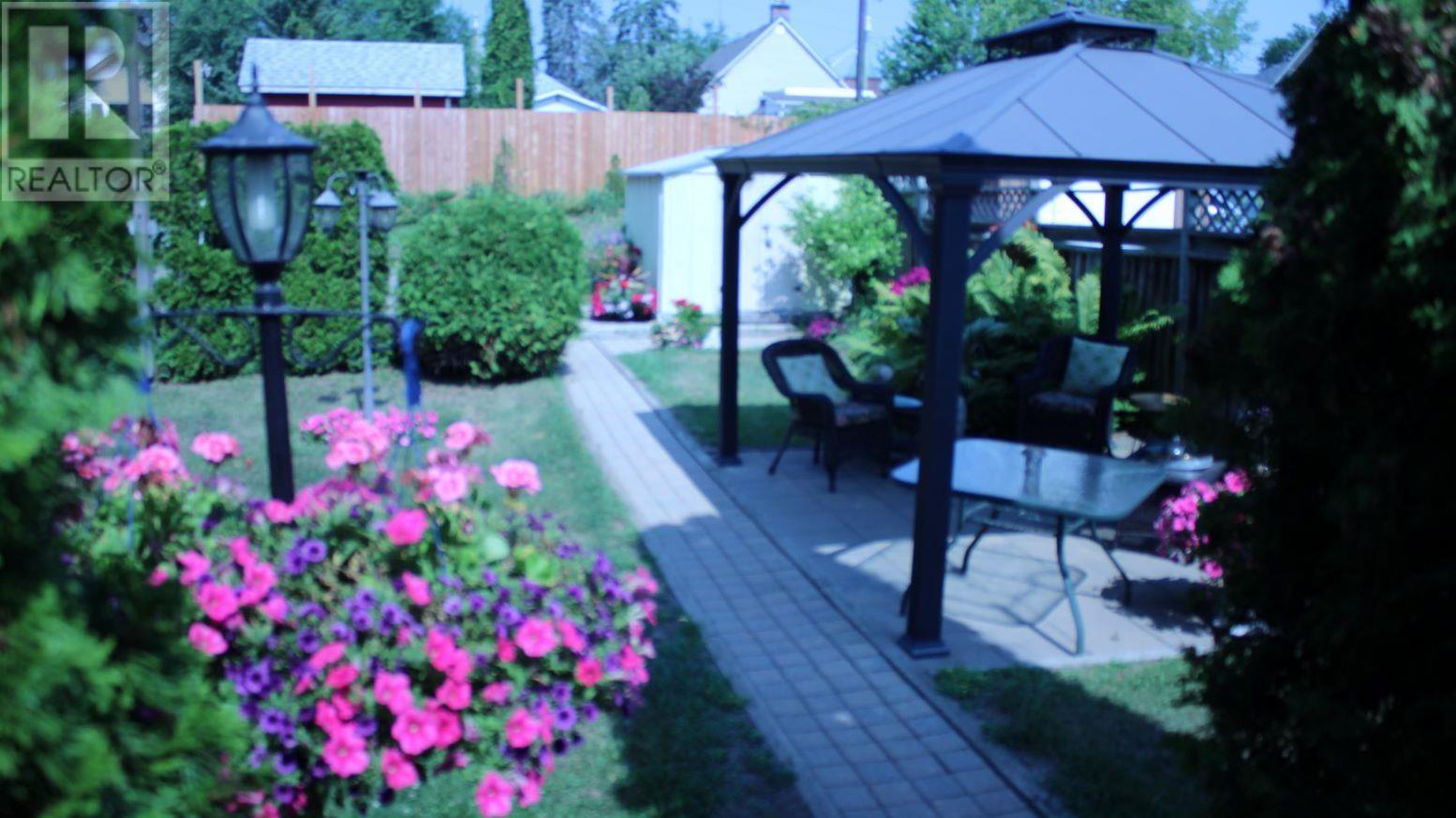 310 Algoma ST N - 42