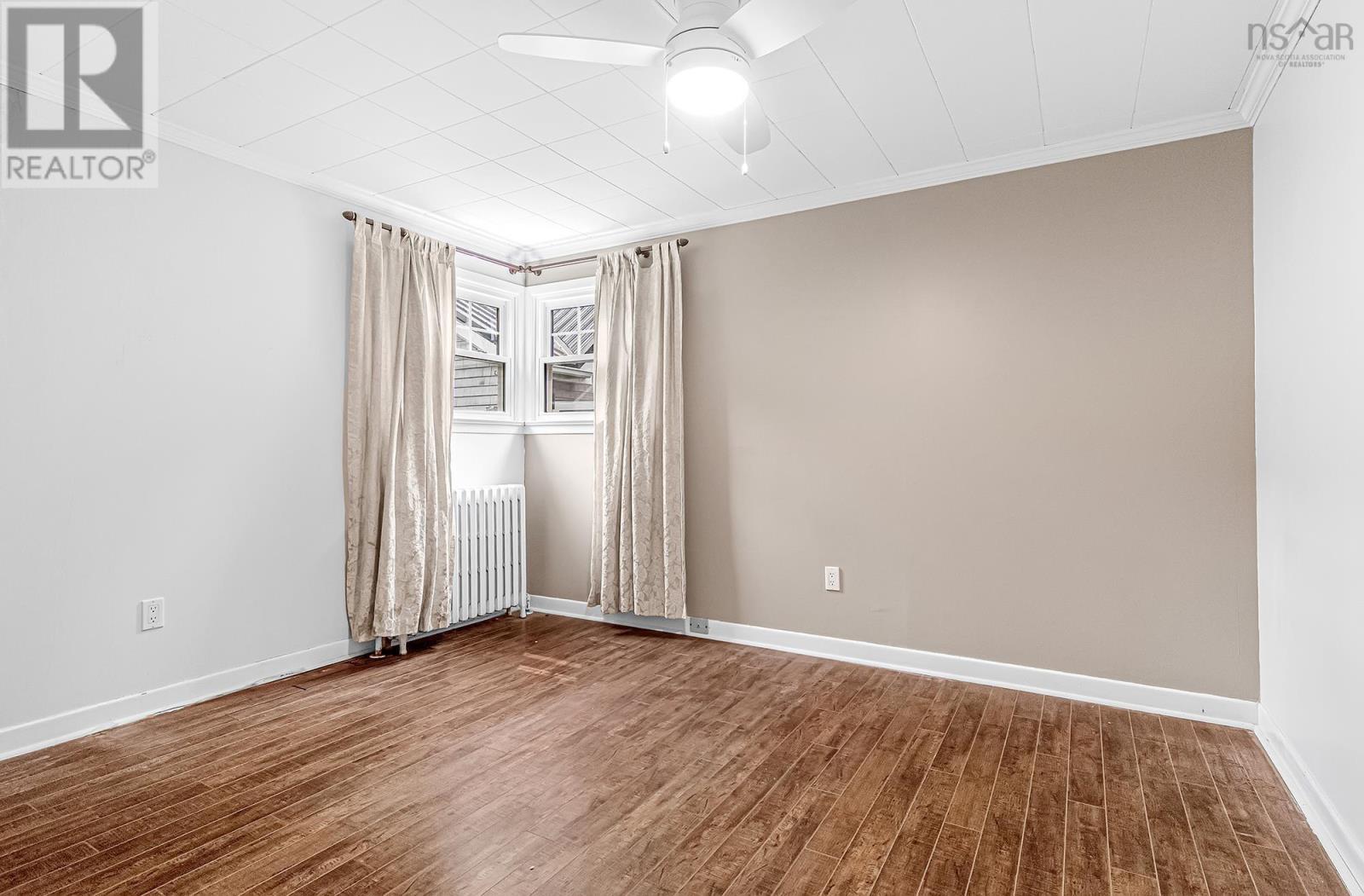 2575 Connaught Avenue - 25