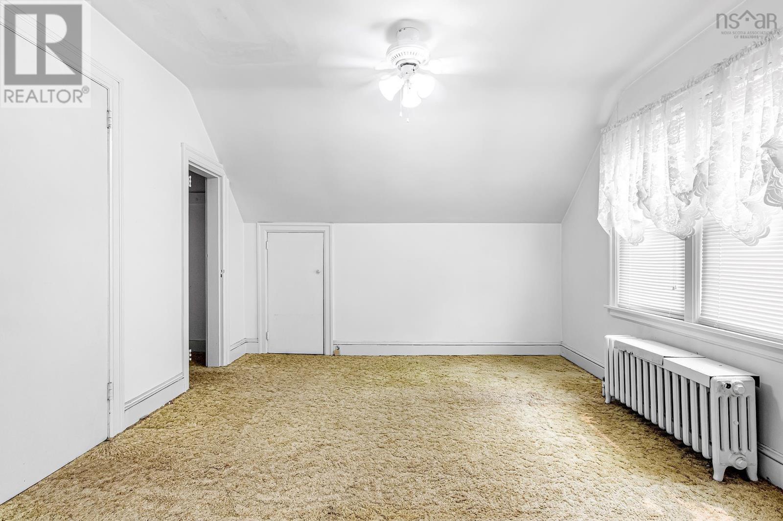 2575 Connaught Avenue - 28
