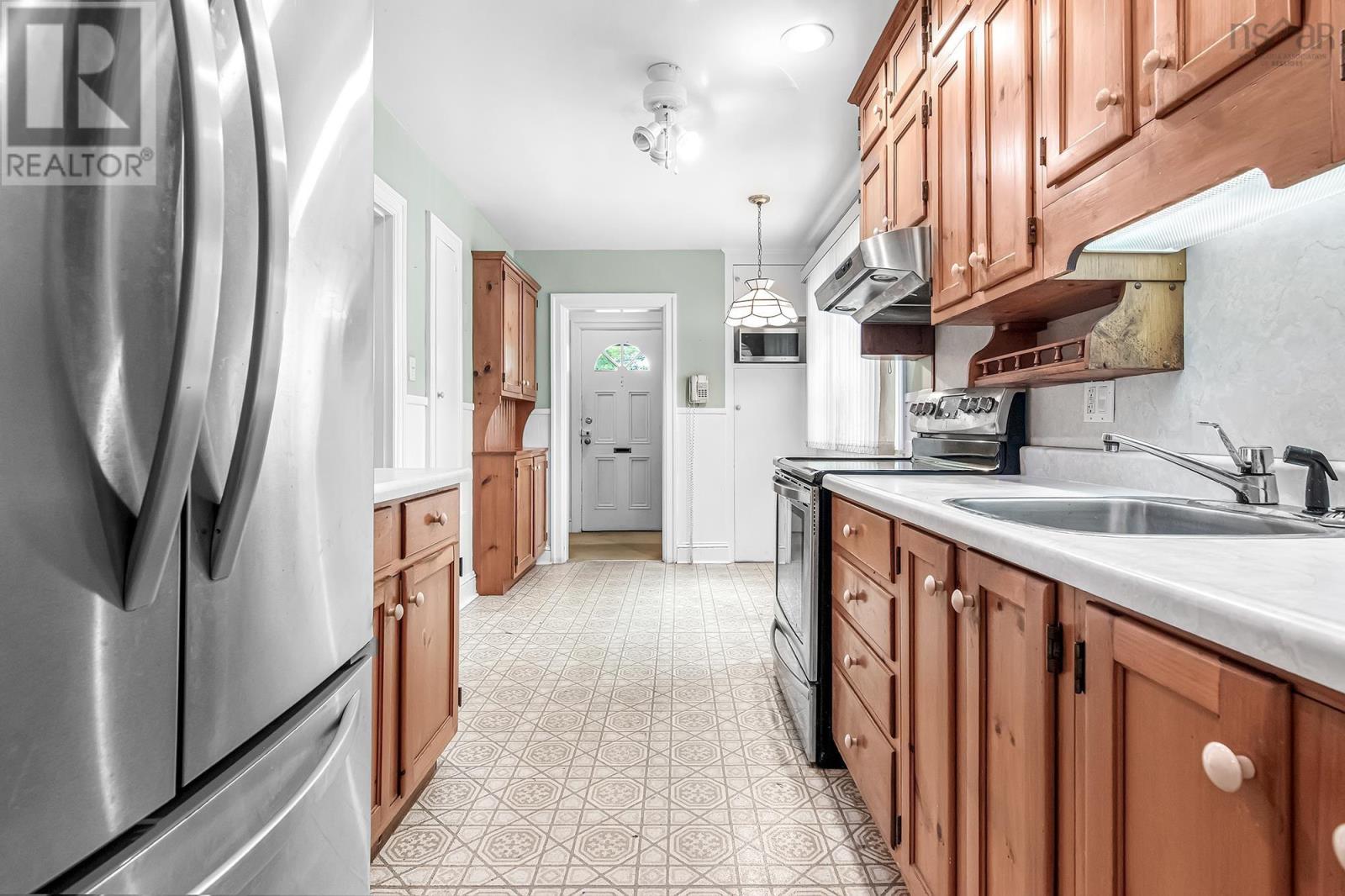 2575 Connaught Avenue - 15