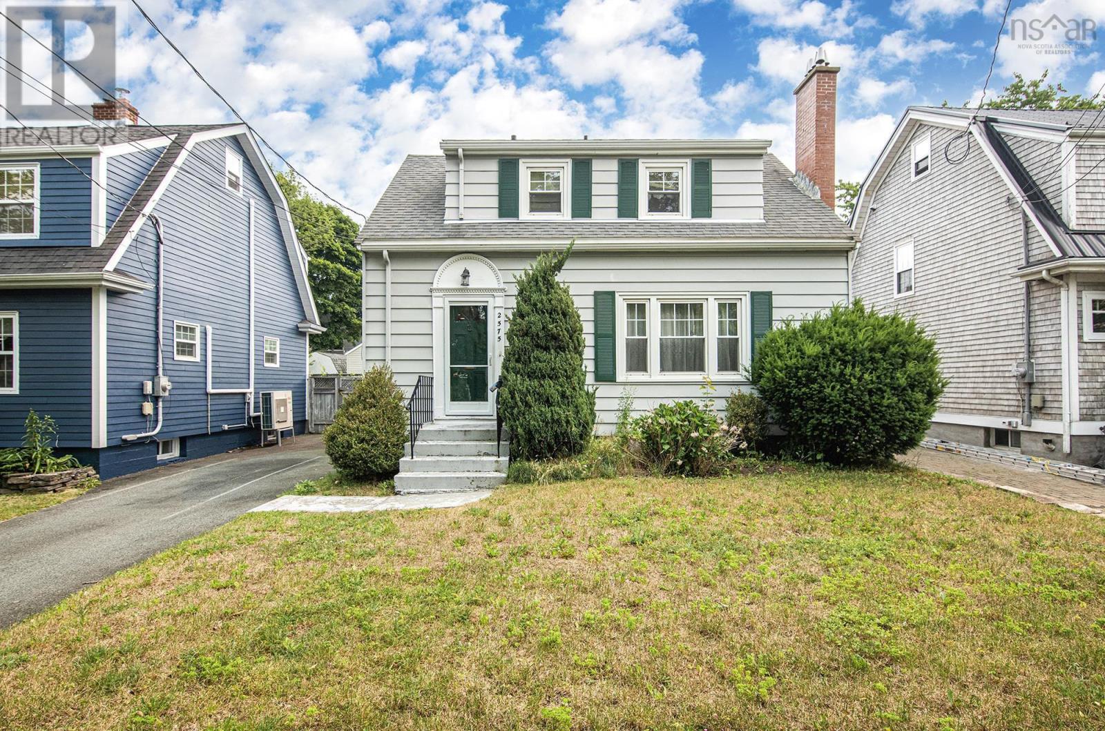 2575 Connaught Avenue - 1