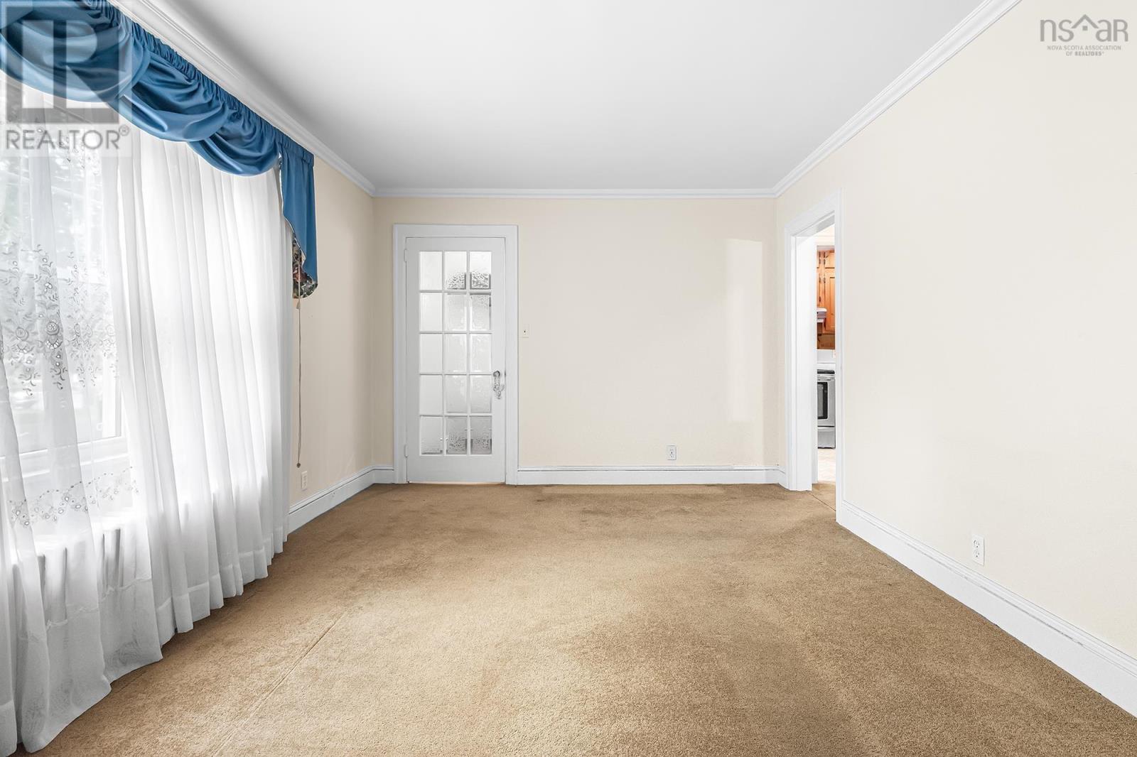 2575 Connaught Avenue - 11