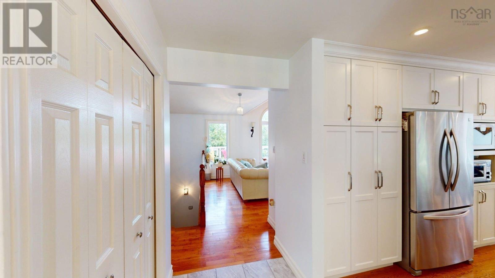 152 Capri Drive - 4