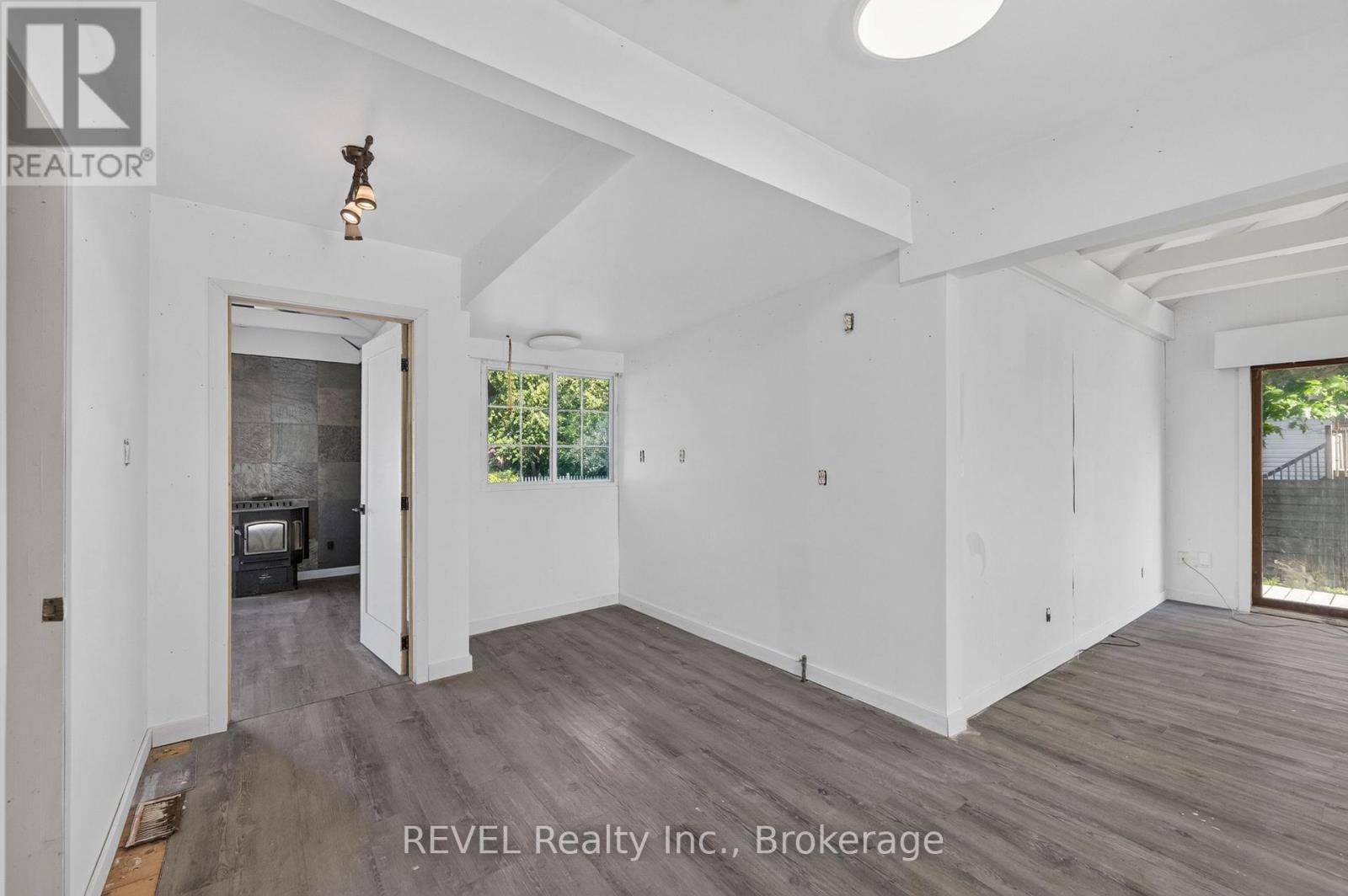 342 HELEN STREET - 23