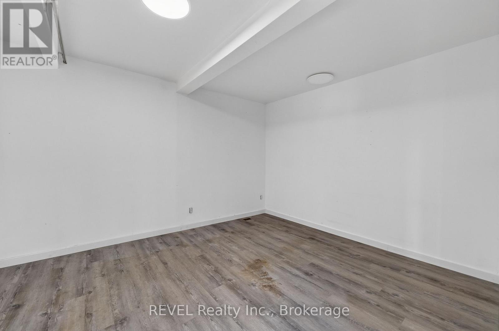 342 HELEN STREET - 26