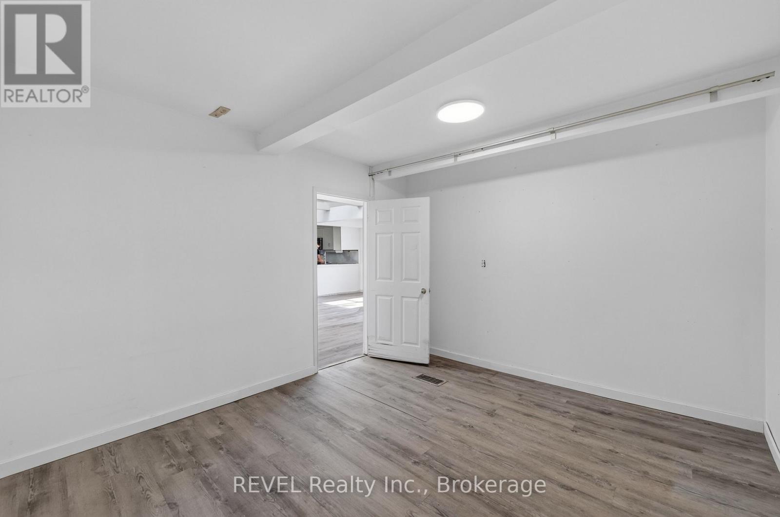 342 HELEN STREET - 27