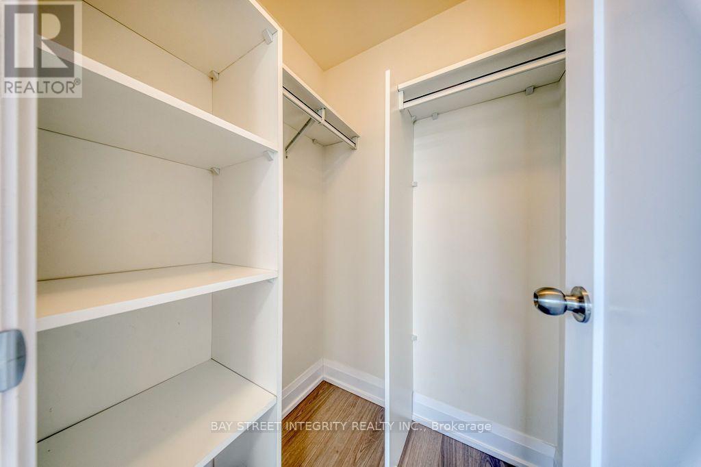#909 18 GRAYDON HALL DRIVE - 27