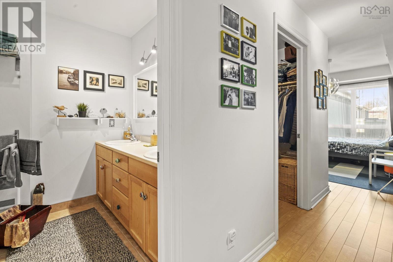 #201 5839 Cunard Street - 28