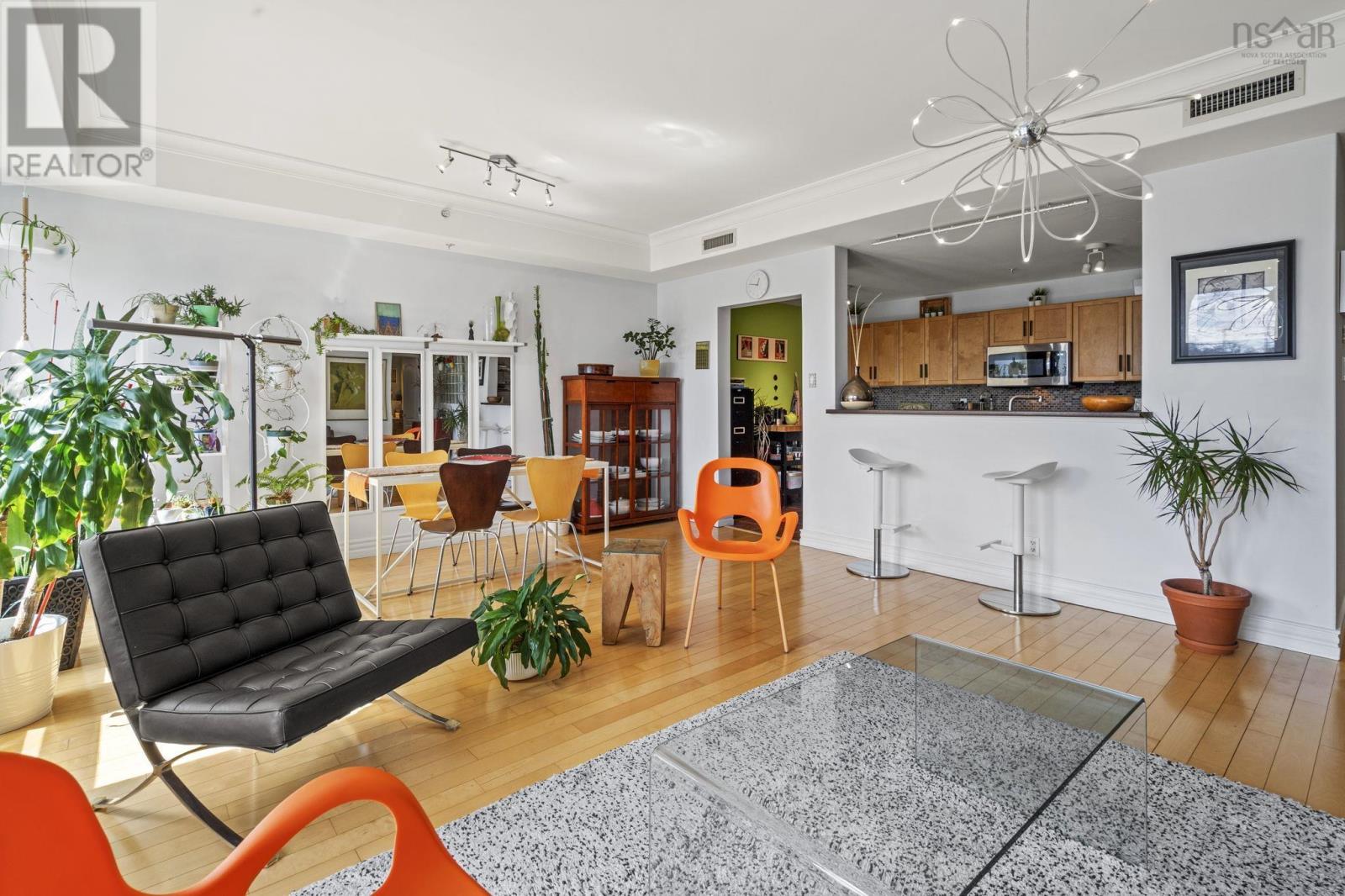 #201 5839 Cunard Street - 18