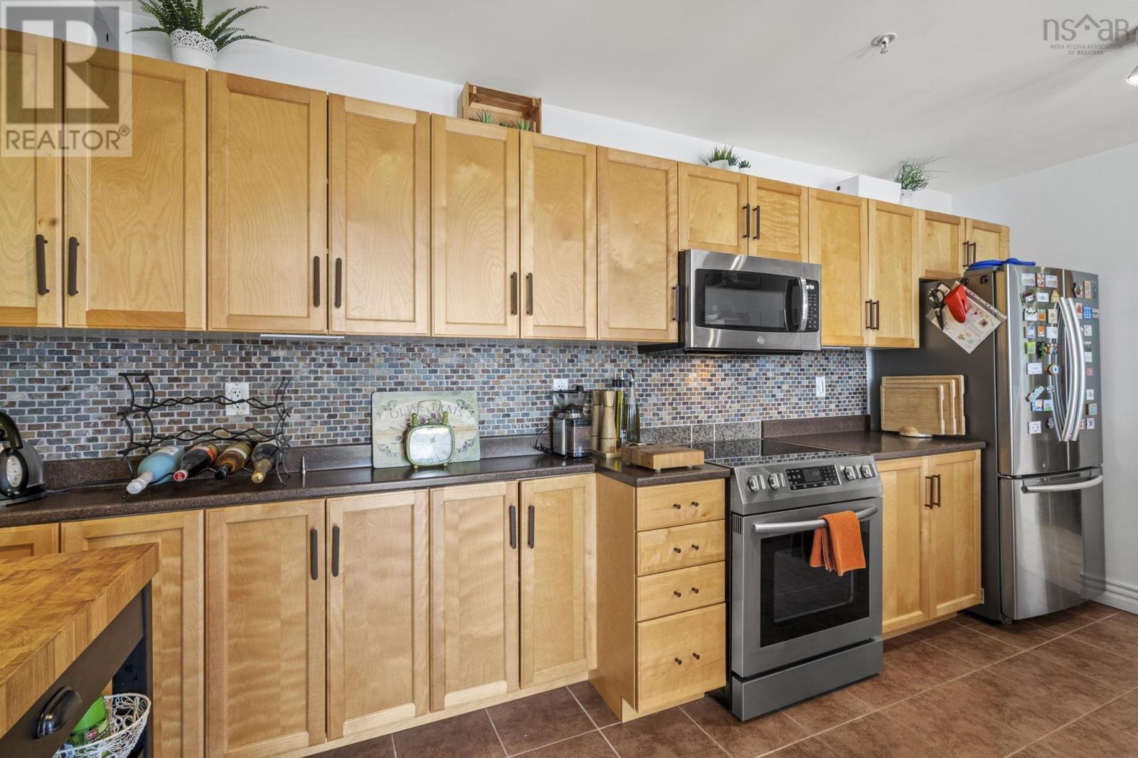 #201 5839 Cunard Street - 10