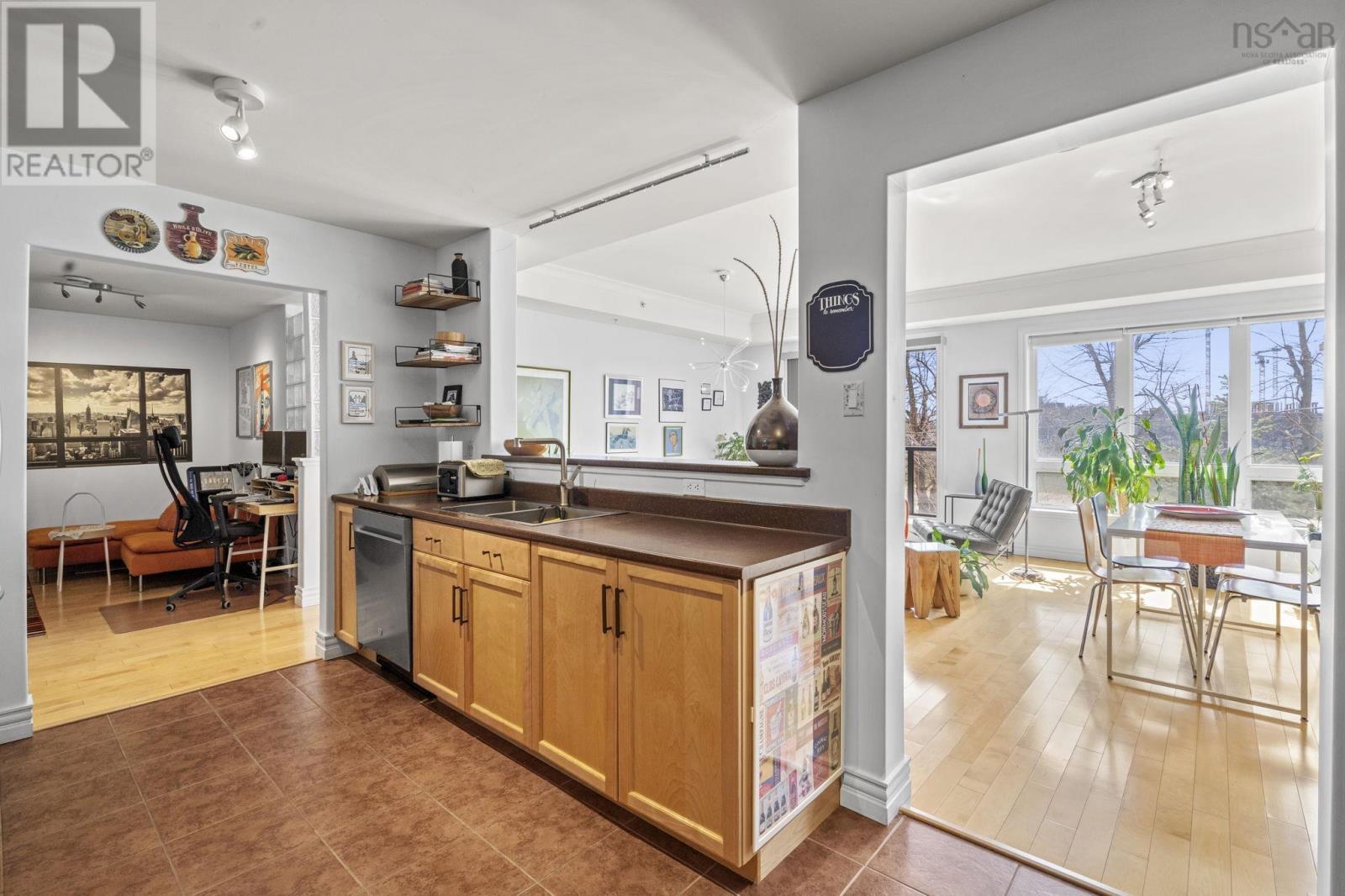 #201 5839 Cunard Street - 11
