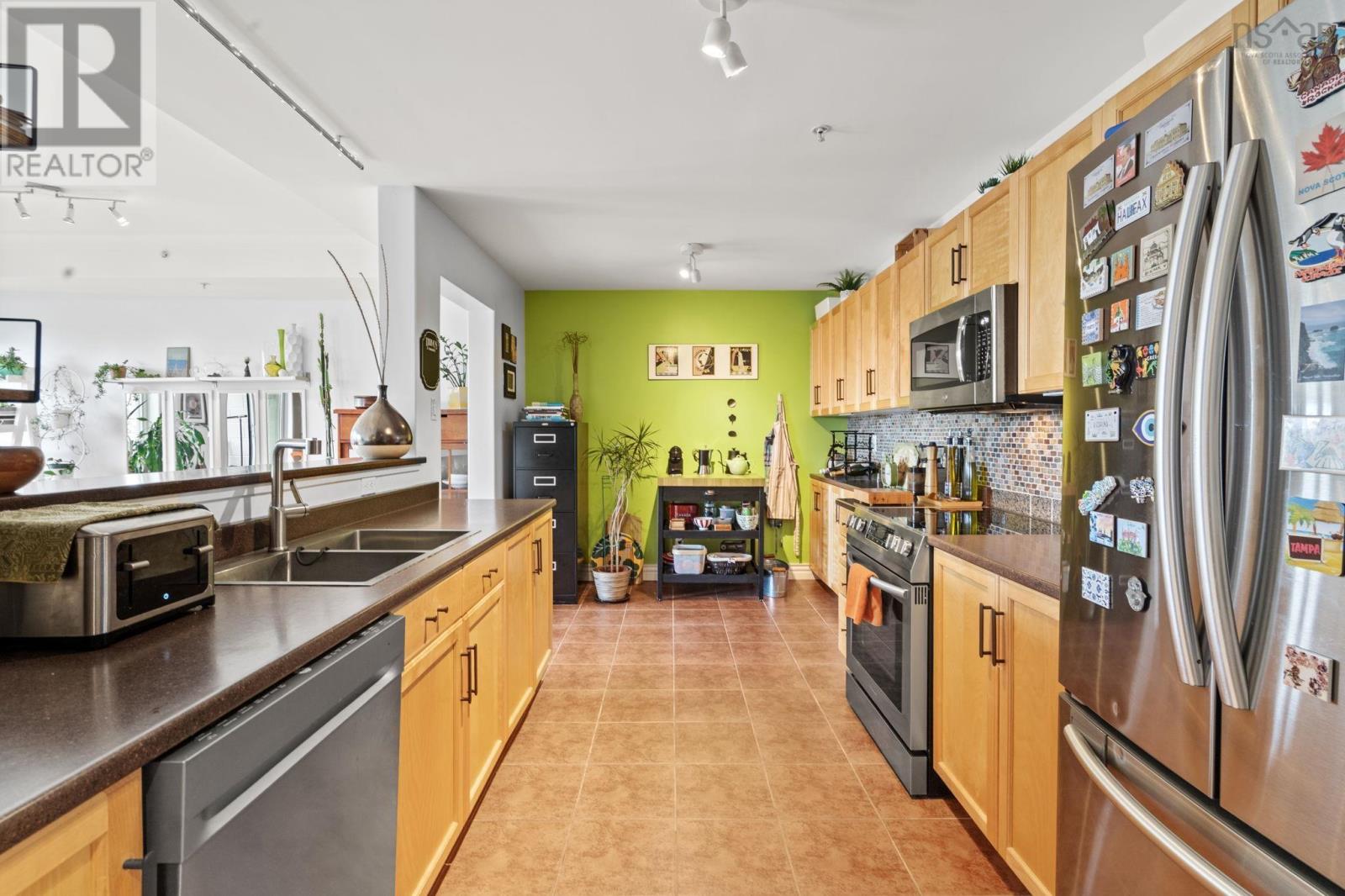 #201 5839 Cunard Street - 7