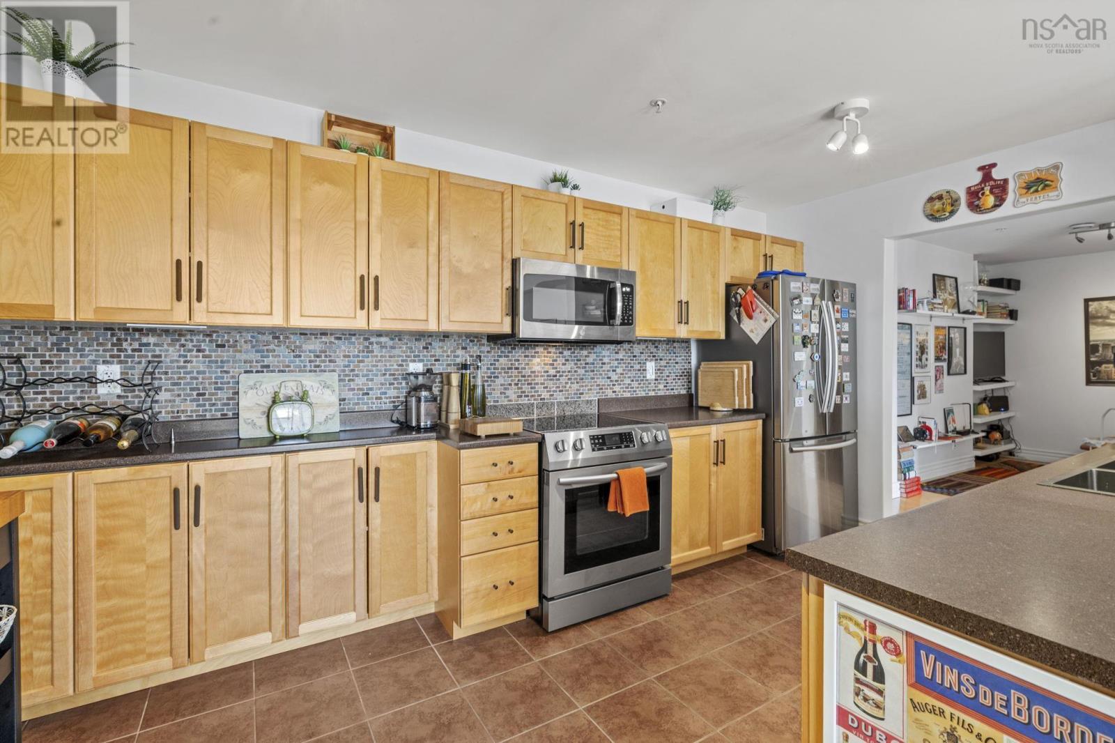 #201 5839 Cunard Street - 9