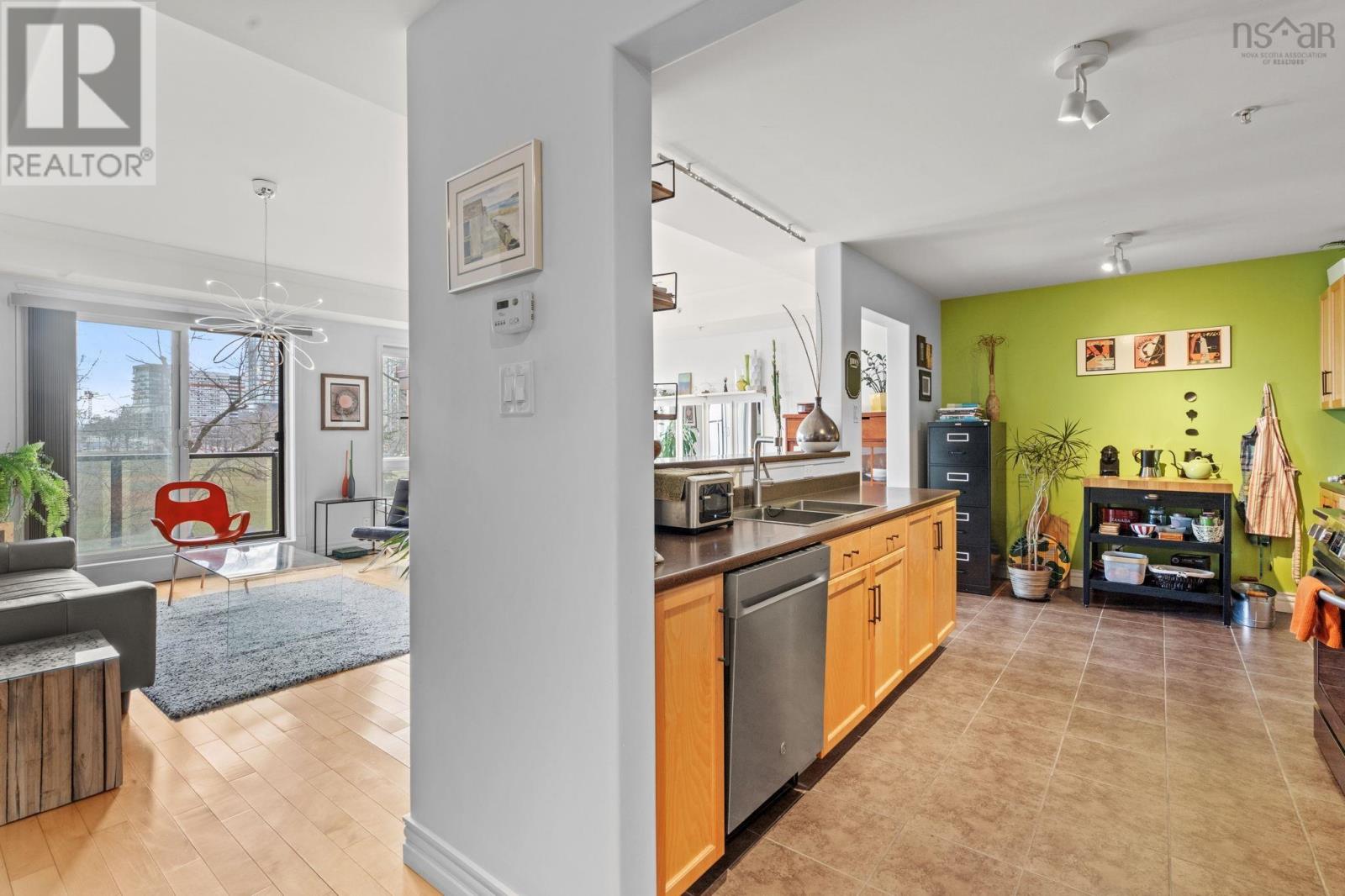 #201 5839 Cunard Street - 6