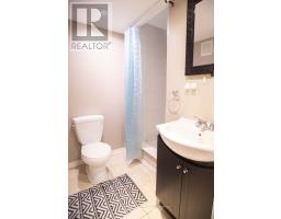 126 Longford Drive, Newmarket, ON L3Y2Y5 Photo 21
