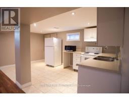 126 Longford Drive, Newmarket, ON L3Y2Y5 Photo 7