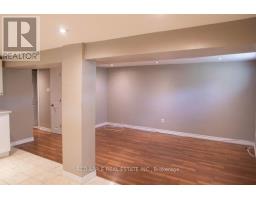 126 Longford Drive, Newmarket, ON L3Y2Y5 Photo 8