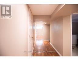 126 Longford Drive, Newmarket, ON L3Y2Y5 Photo 9