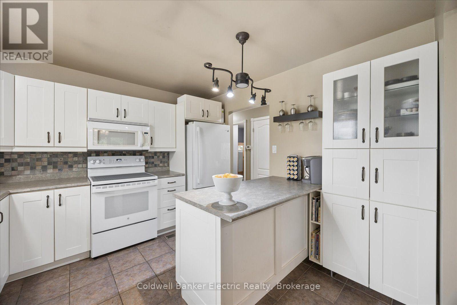 1657 4TH LINE - Image 18