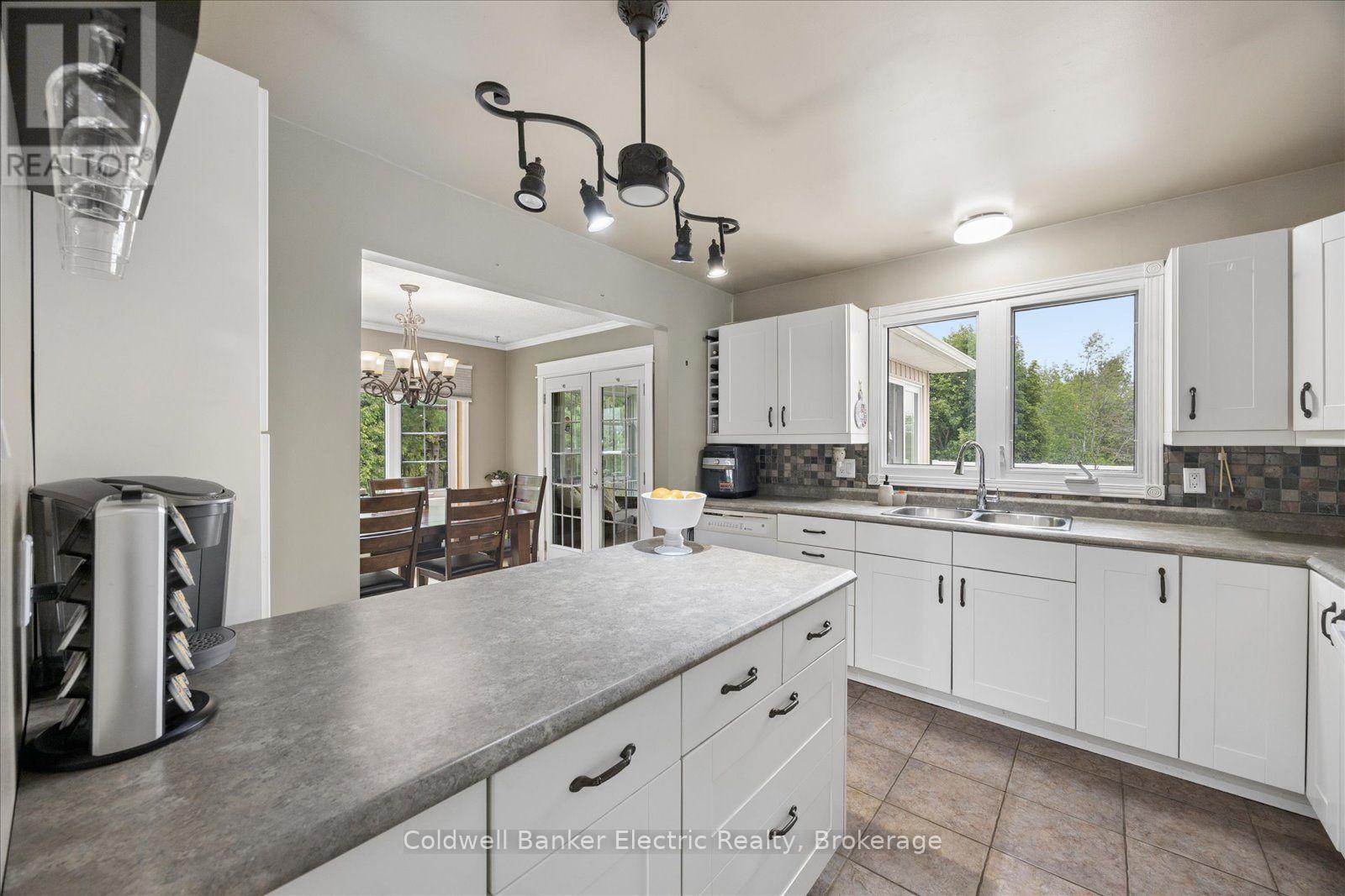 1657 4TH LINE - Image 21