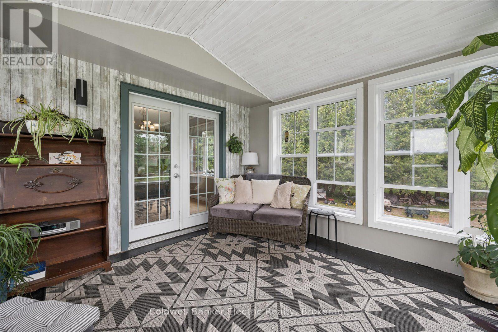 1657 4TH LINE - Image 24