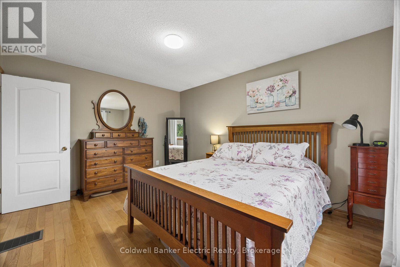 1657 4TH LINE - Image 27