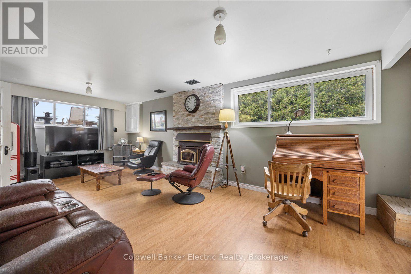 1657 4TH LINE - Image 36