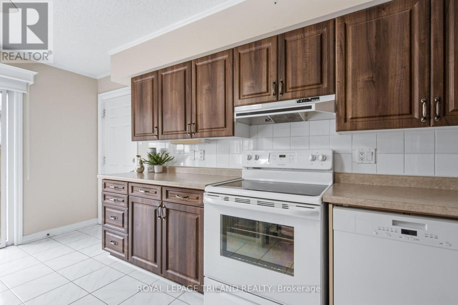 12 SHEPHERD AVENUE - 16