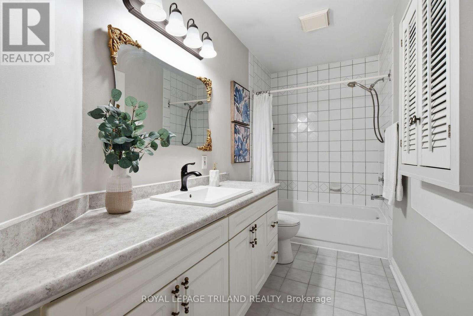 12 SHEPHERD AVENUE - 25