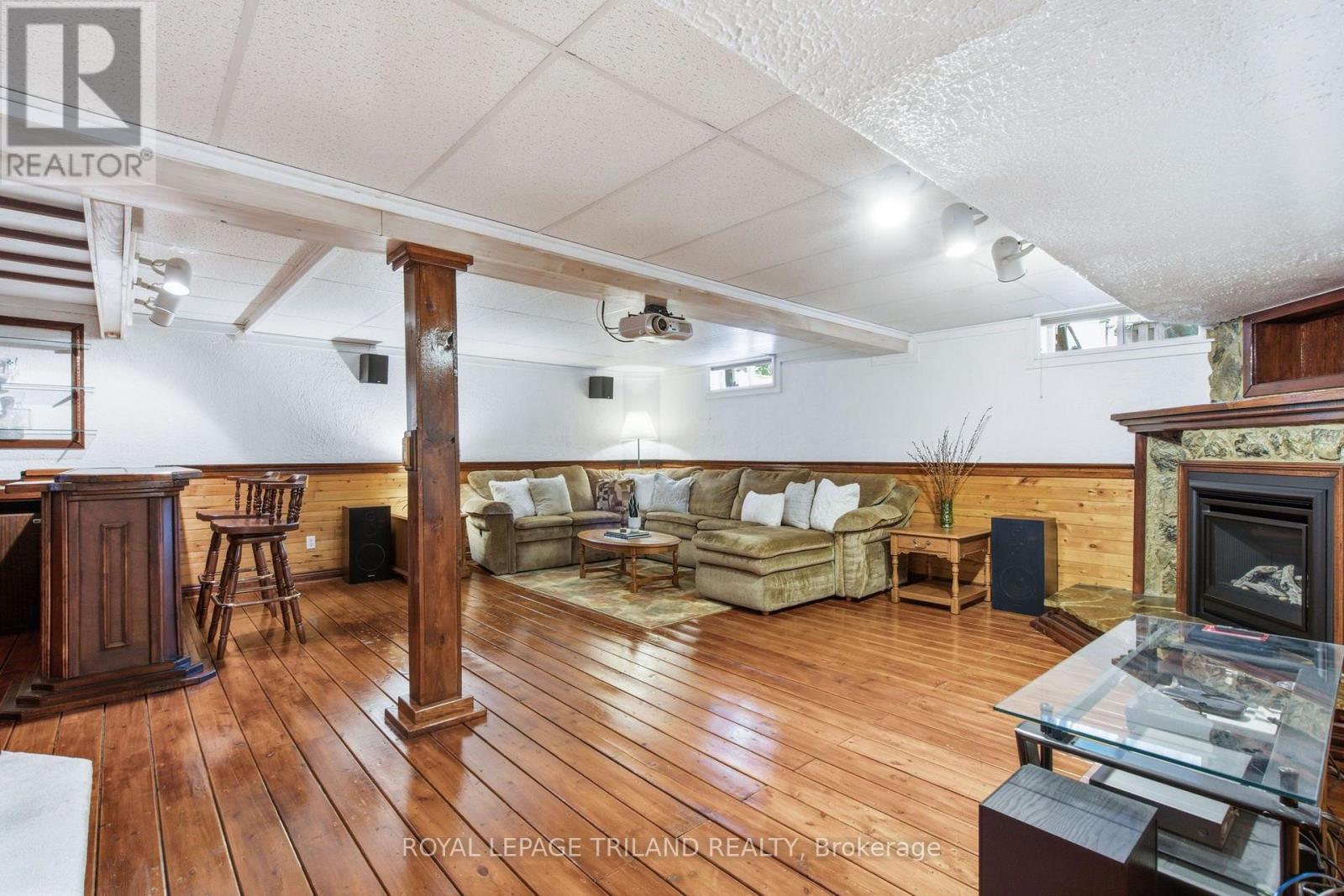 12 SHEPHERD AVENUE - 26