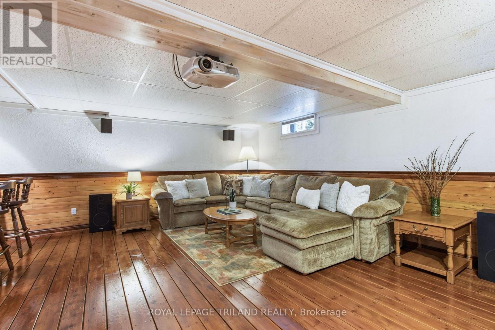 12 SHEPHERD AVENUE - 27